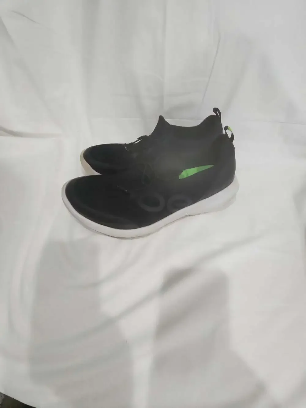 OOFOS gently used
